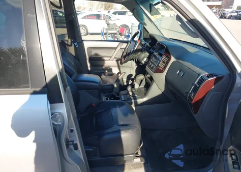 2001 Mitsubishi Montero Limited z USA, uszkodzony, nr VIN JA4MW51R91J012048